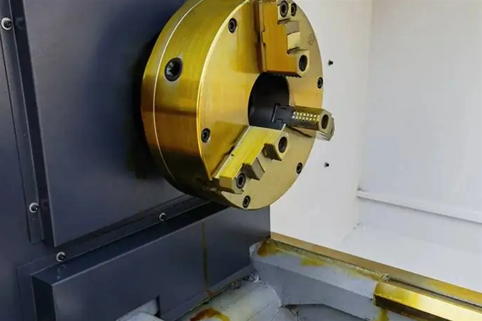 three-jaw chuck three-jaw chuck